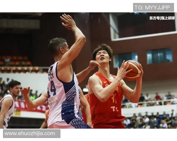 孙明明领衔男篮中国对决日本队全力争胜的精彩瞬间回顾