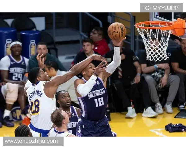 拉塞尔威斯布鲁克的篮球传奇之路与个人成长历程探讨