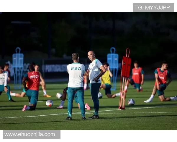 马丁内斯的传奇人生与足球之路:从青涩少年到世界级球星的蜕变与成长 马丁内斯的传奇人生与足球之路:从青涩少年到世界级球星的蜕变与成长